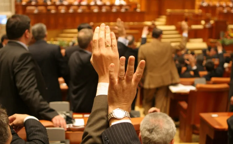 Senatul a DECIS anularea amenzilor date în starea de urgenţă şi returnarea banilor
