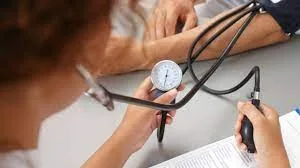CNAS face precizări: bolile cronice pentru pacienții de peste 40 de ani pot fi supravegheate (și) prin medicii de familie