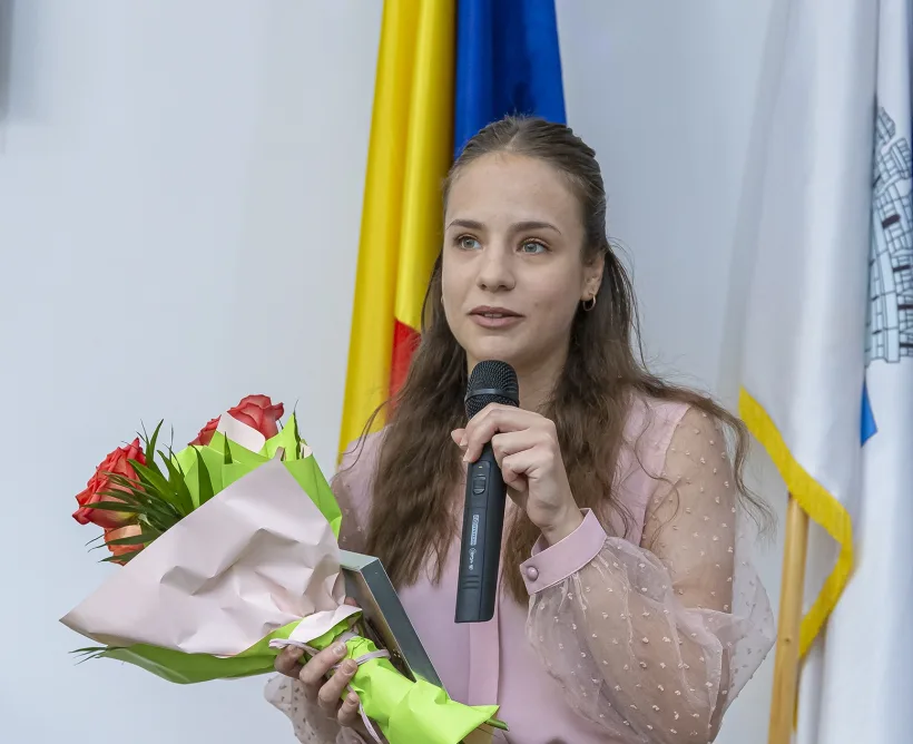 13 elevi gălățeni au fost premiați de municipalitate pentru rezultatele de ”10” la EN și BAC