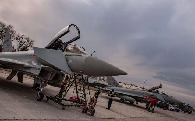 Până şi militarii s-au apucat de furat!