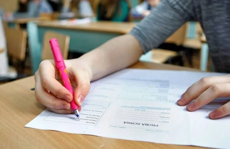 Bacalaureat 2020. Absolvenții de liceu susțin astăzi examenul de Limba și literatura română