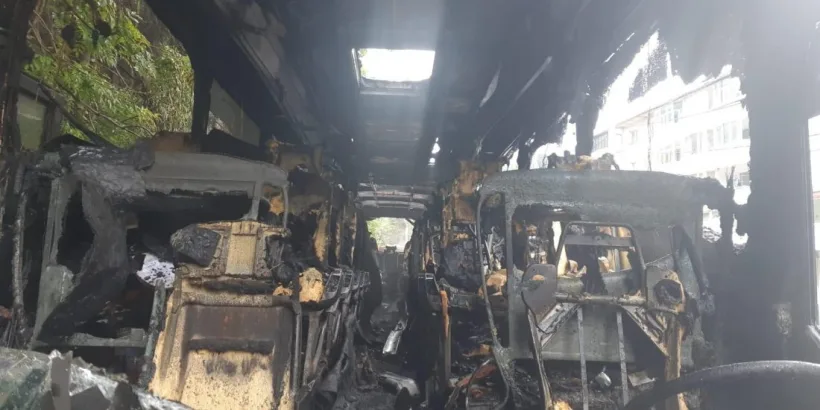 Un autocar cu 46 de pasageri la bord a luat foc în trafic pe DN1