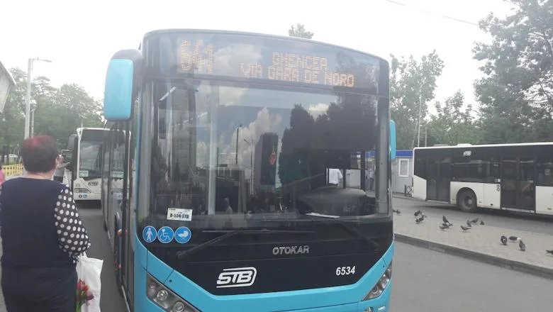 După ce au fost reclamați că vin la muncă în șlapi și maiou, șoferii mijloacelor de transport comun din București vor purta uniformă