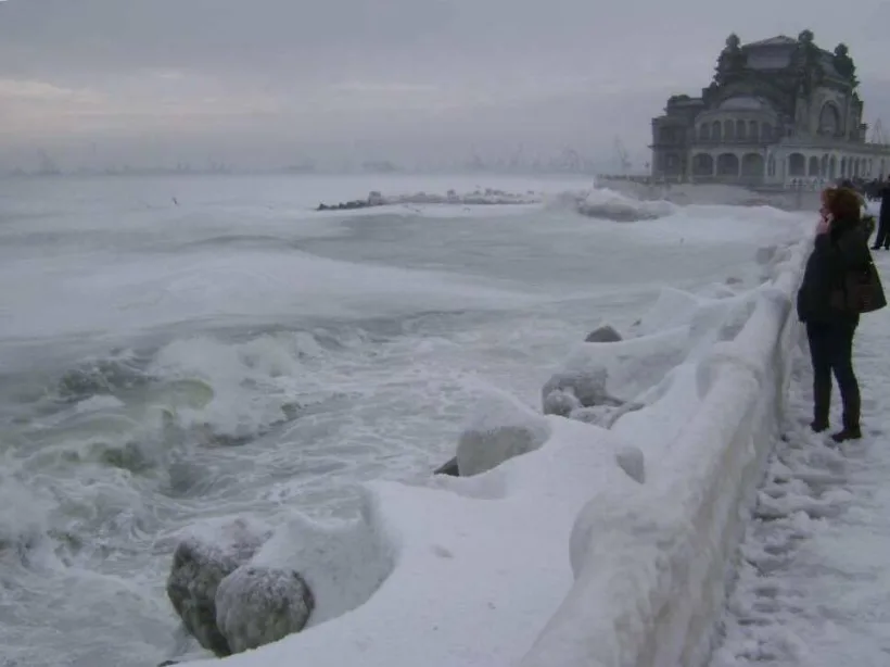 Toate porturile de la Marea Neagră, închise din cauza vremii