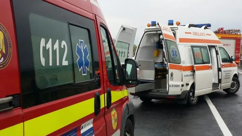 Mașină a Jandarmeriei, implicată într-un accident, după o depășire periculoasă