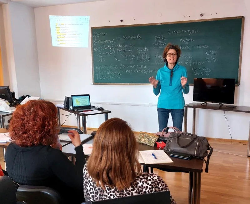 O profesoară din Italia, îndrăgostită de munții Măcin, predă la Universitatea din Galați