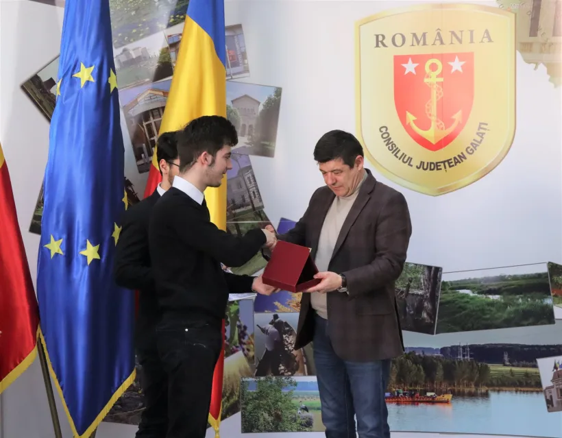 Echipa  de robotică ByteForce a CNVA i-a făcut o surpriză emoționantă președintelui  CJ Galați