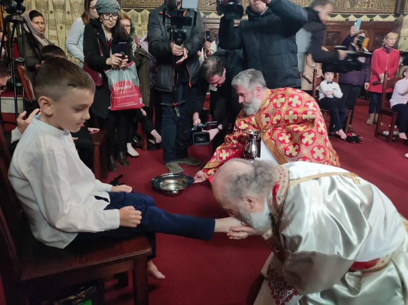Ritualul spălării picioarelor în Joia Mare, la Catedrala Galați