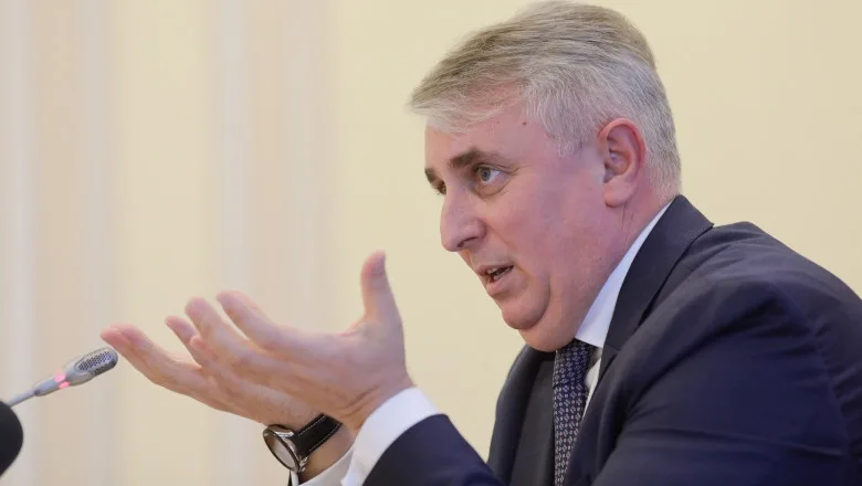 Ministrul de Interne: Vom avea un nou Guvern la Palatul Victoria cel mai târziu la 1 iunie