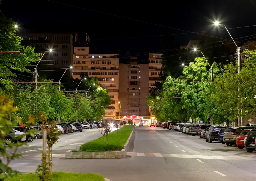 Iluminat public economic pe încă 17 străzi din orașul Galați