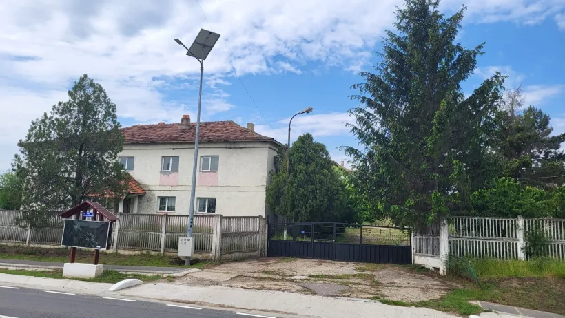 Cantina și blocurile din satul Viile au intrat în proprietatea comunei Fârțănești. Primarul vrea să amenajeze un cămin pentru bătrâni