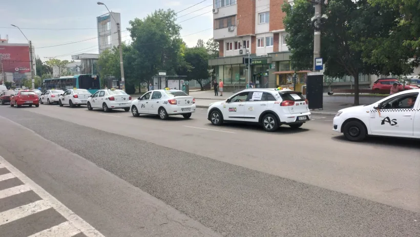 Taximetriștii gălățeni au protestat față de transportul alternativ Uber-Bolt