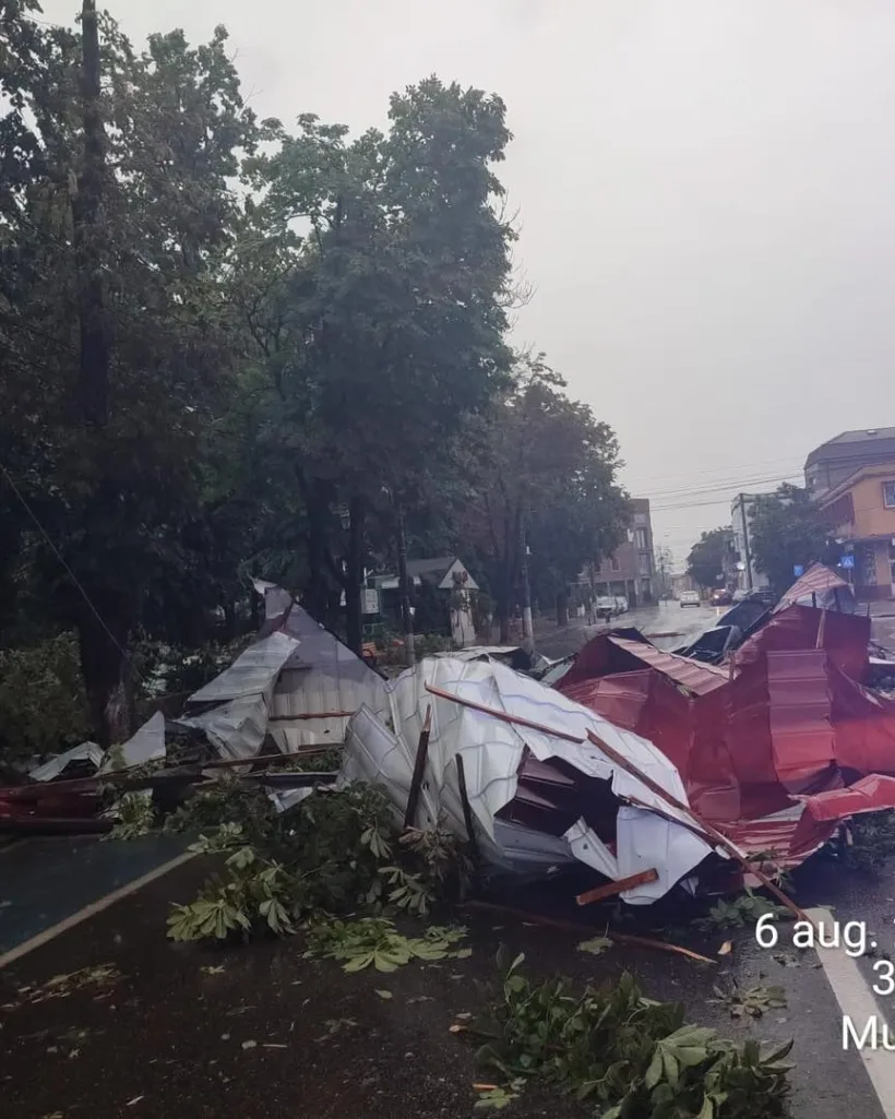 Efectele furtunii violente din județul Galați: acoperișuri smulse și zeci de localități fără curent