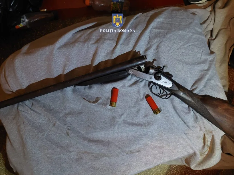 Armă de vânătoare, furată din Croația acum 5 ani, găsită în casa unui bărbat din Brăila