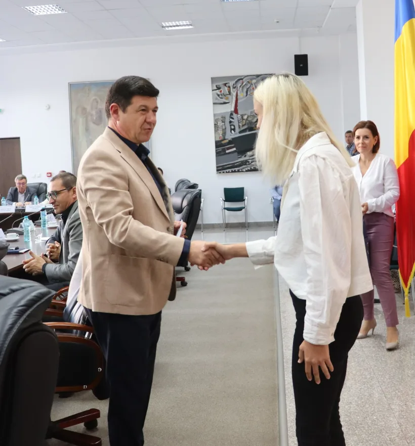 Președintele CJ Galați a premiat 10 tineri aflați în grija Protecției Copilului care au fost admiși la facultăți de prestigiu din țară