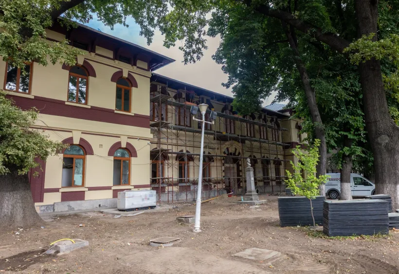 Clădirea Colegiului „Vasile Alecsandri” din Galați, în plin proces de renovare. Schimbările sunt deja vizibile