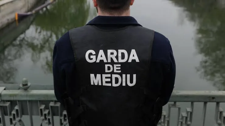 Amendă de 100.000 de lei pentru exploatarea agregatelor minerale în zona Siretului. Ce nereguli au găsit comisarii Gărzii de Mediu
