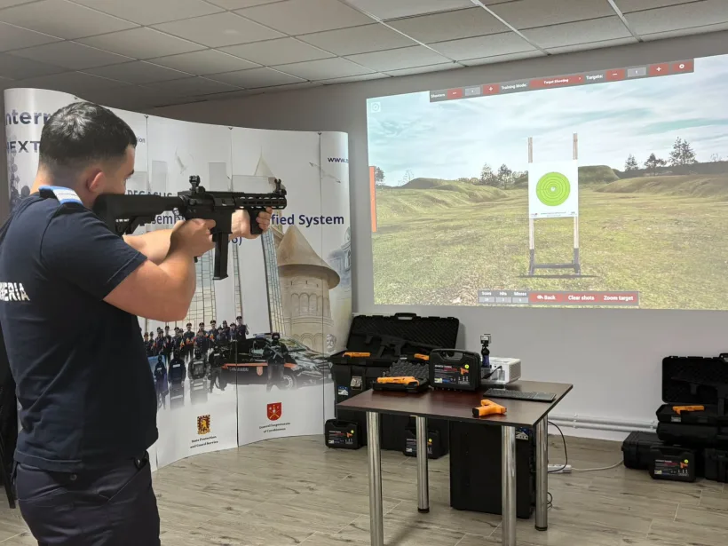 Jandarmii gălățeni se antrenează pe un simulator tactic modern