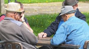 Petiție online: pensionarii ar putea primi vouchere de vacanță
