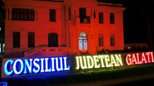 Sediul CJ Galați, iluminat în roșu de Ziua Europeană a Numărului Unic de Urgență 112